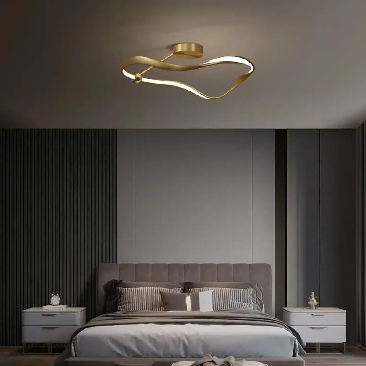 Luminaire doré design moderne