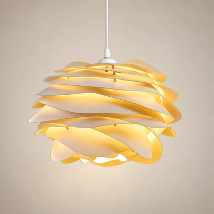 Suspension design pétales blancs