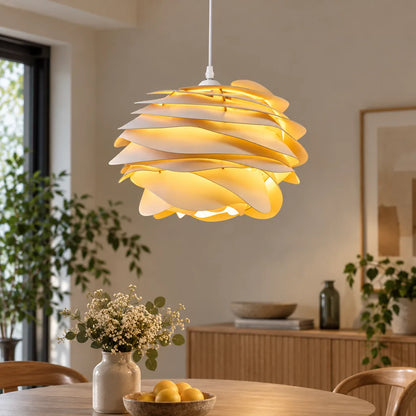 Suspension design pétales blancs