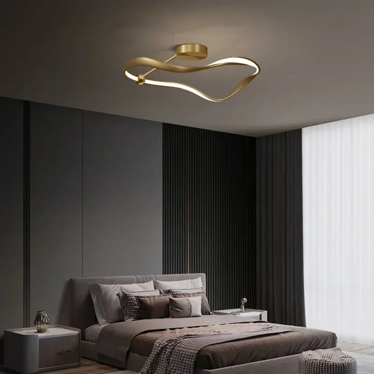 Luminaire doré design moderne