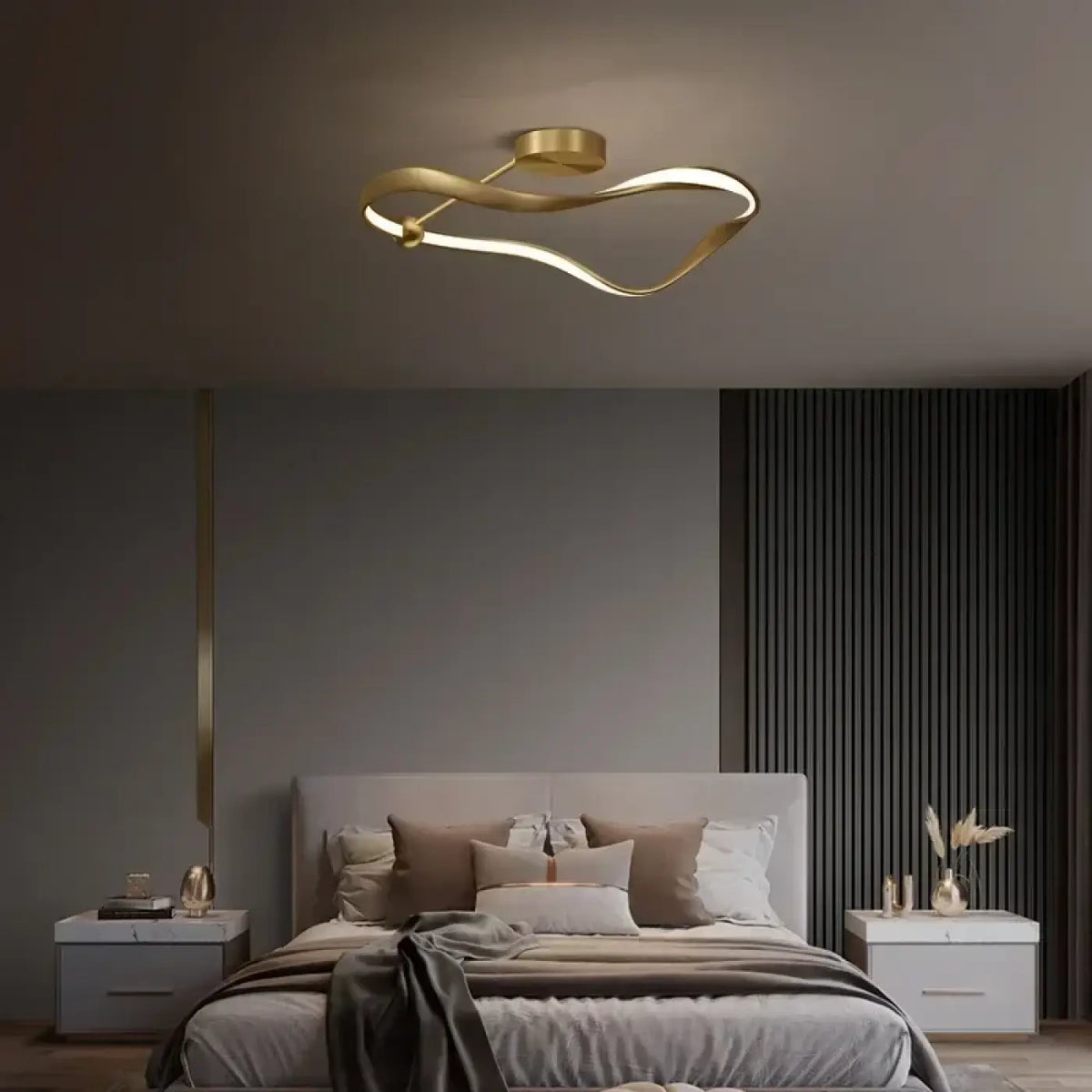 Luminaire doré design moderne